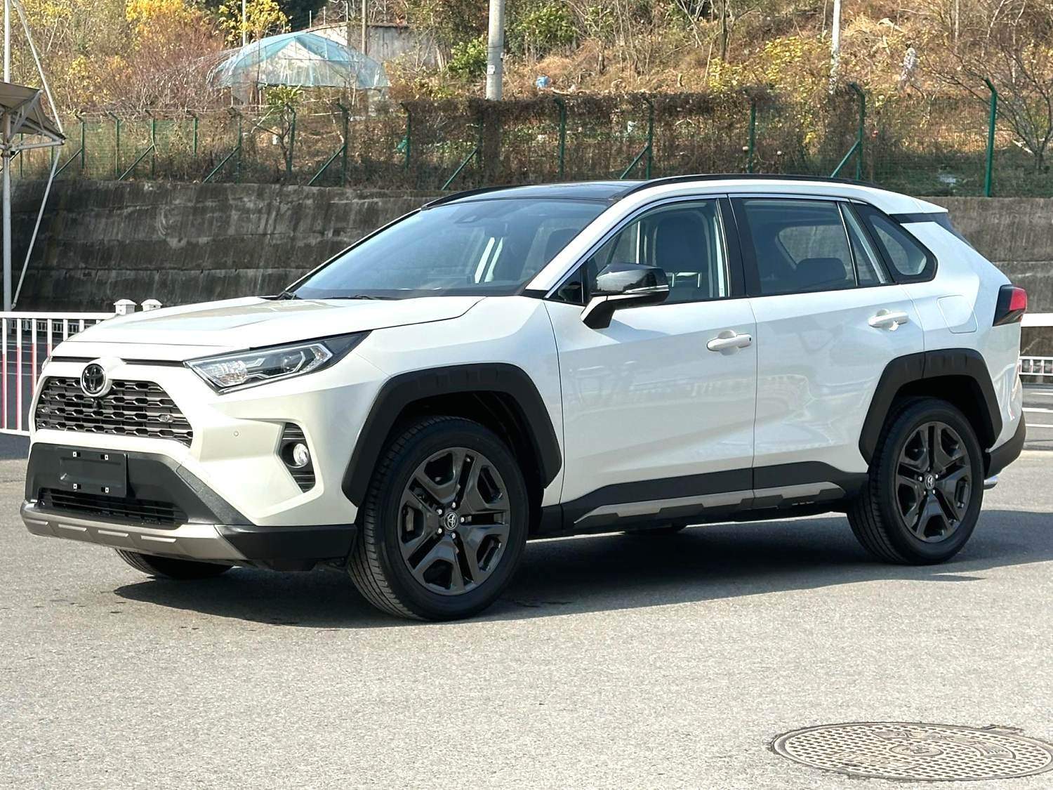 RAV4 Rongfang 2022 2.0L CVT 4WD Premium Edition