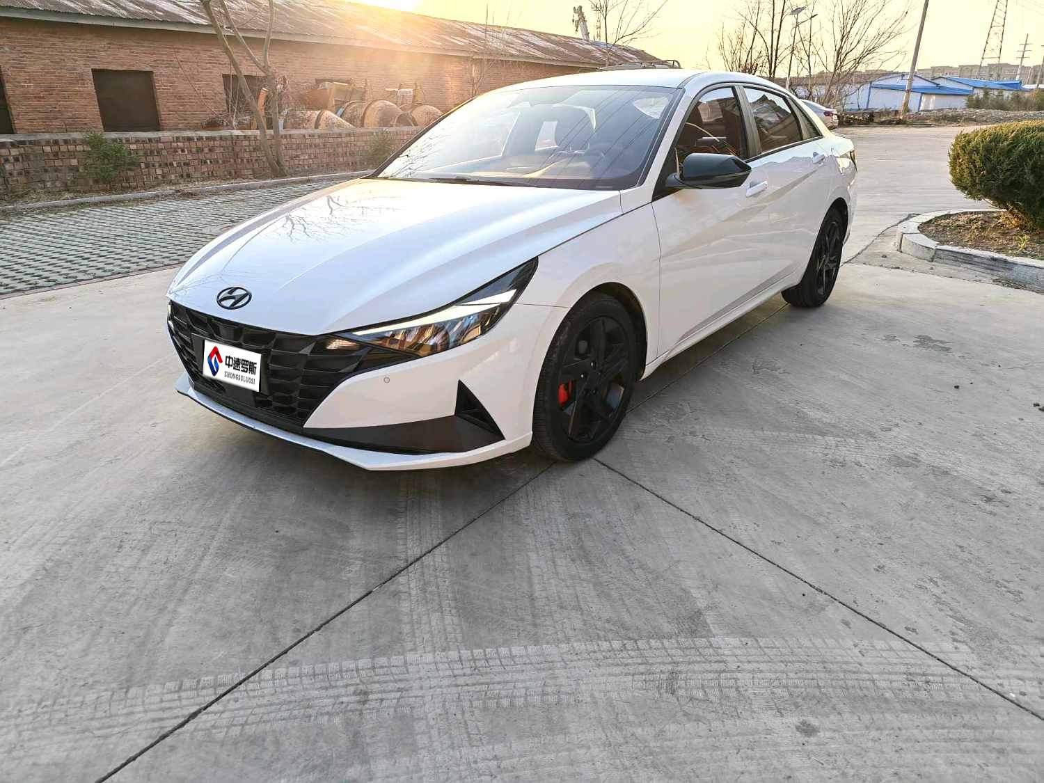 Elantra 2022 1.5L CVT LUX Premium Edition