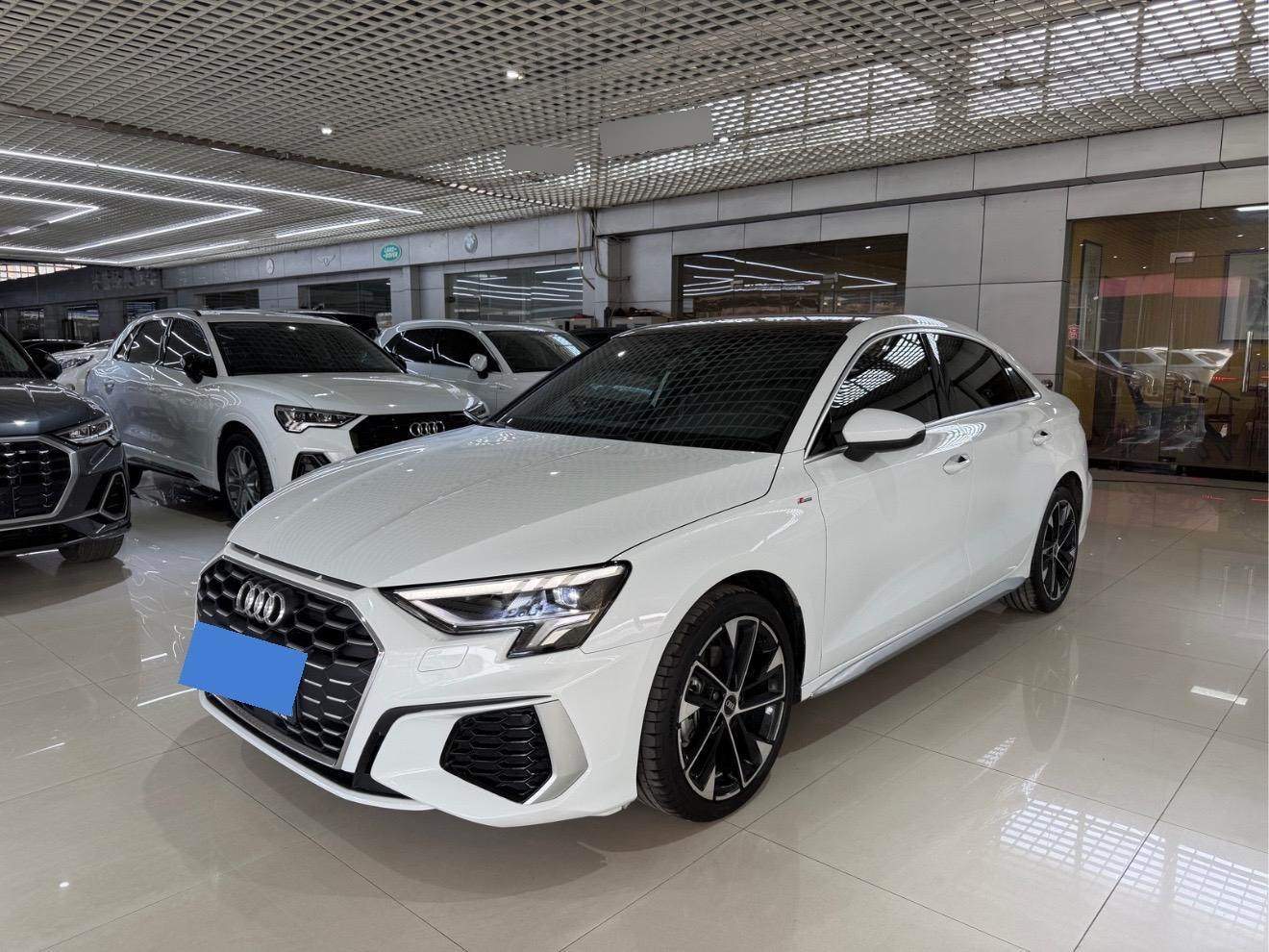 奥迪A3 2023款 A3L Limousine 35 TFSI 时尚运动型